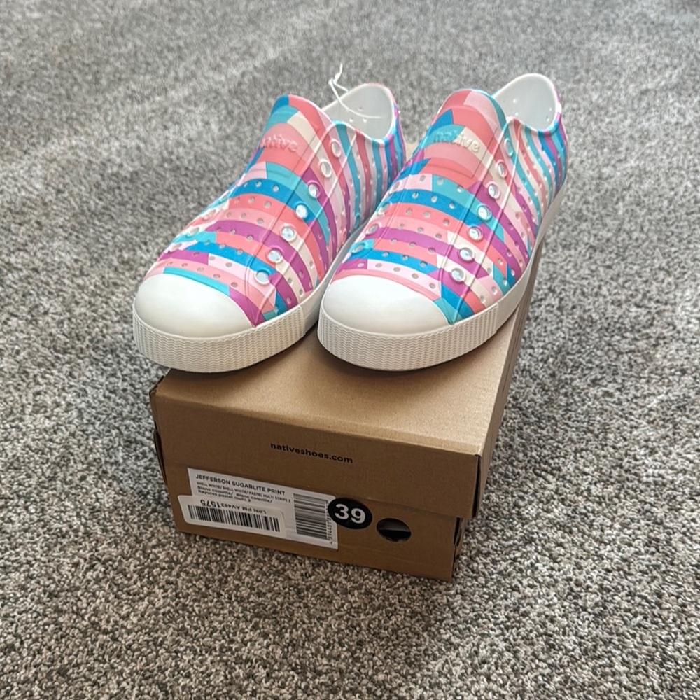 Native Women’s Shoes Jefferson - Pink, Blue, White, size W7/M5